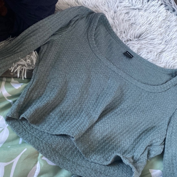 scoop neck long sleeve crop top - Picture 1 of 1